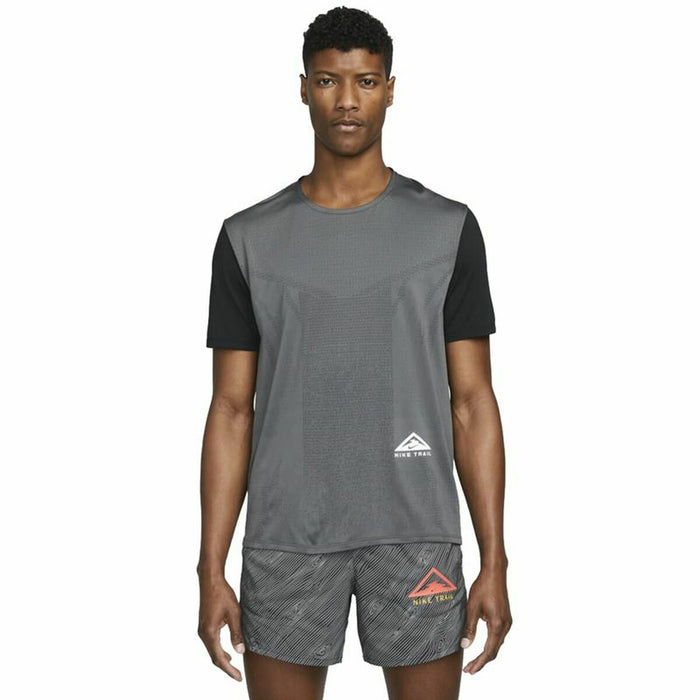 Tricou cu Mânecă Scurtă Bărbați Nike Dri-FIT Rise 365 Gri Gri închis
