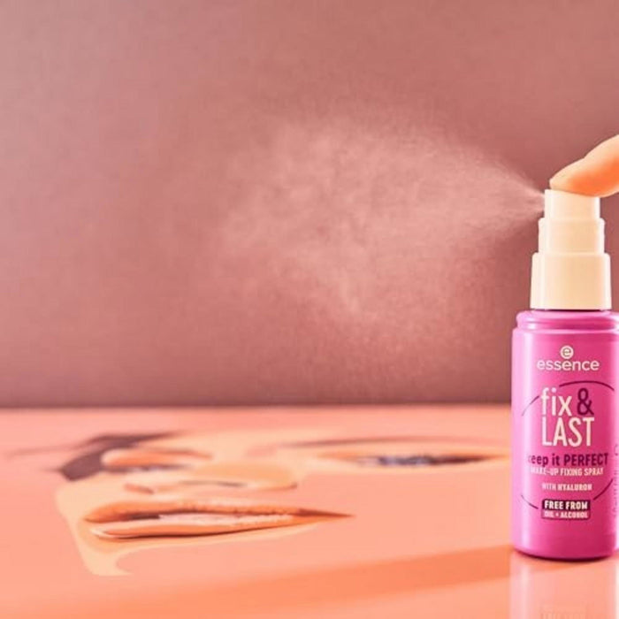Spray de fixare a machiajului Essence Fix & Last Keep It Perfect, cu acid hialuronic, fără ulei și alcool, 50 ml