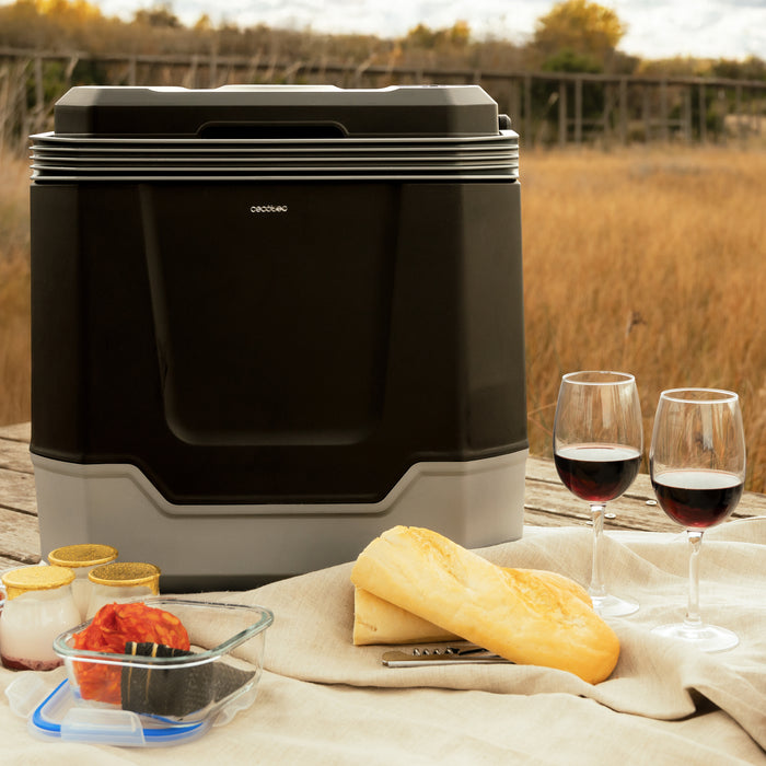 Mini frigider portabil Cecotec Bolero TravelCooling 33L D, 33 l, clasa D, 44 × 34 × 44,5 cm, negru