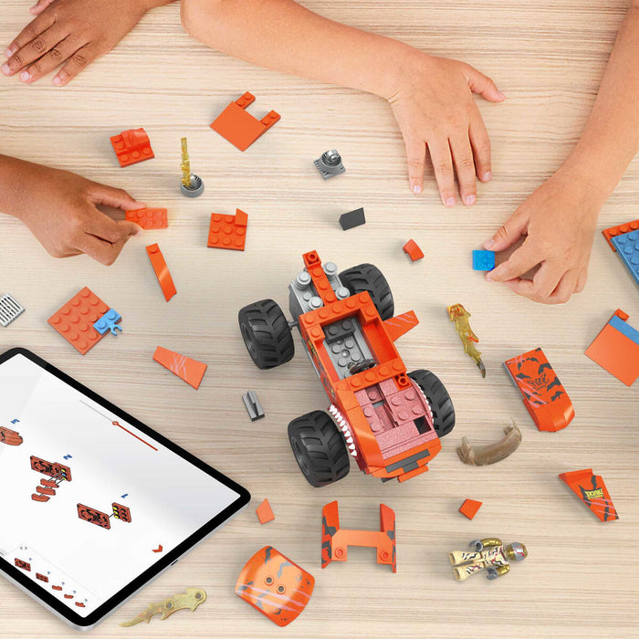 Kit de construcție Hot Wheels Mega Construx - Smash & Crash Shark Race 245 Piese