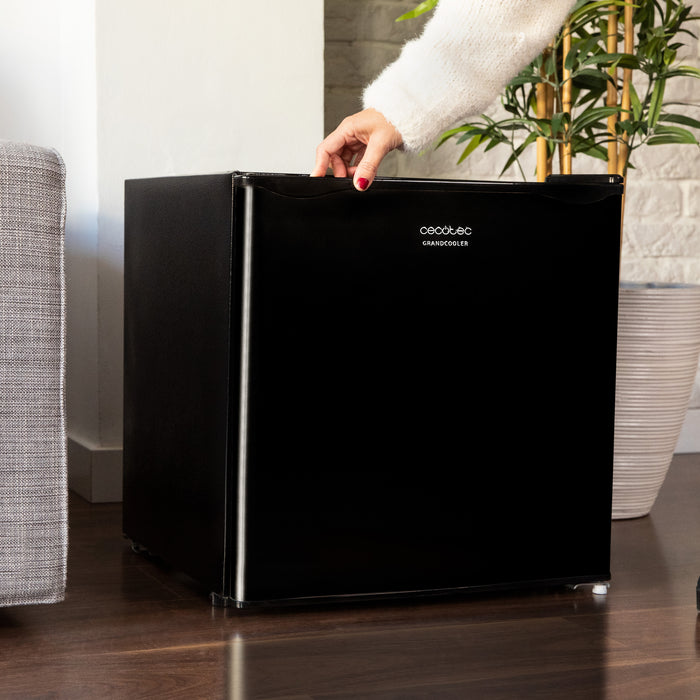 Mini frigider Cecotec GrandCooler 20000 SilentCompress Black E, 46 l, clasa E, negru