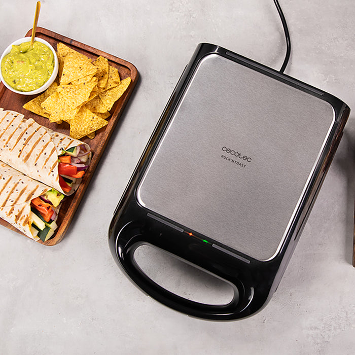Aparat pentru sandvișuri Cecotec Rock´Ntoast Family 3In1, 1500 W, 4 sandvișuri, 3 plăci interschimbabile, albă