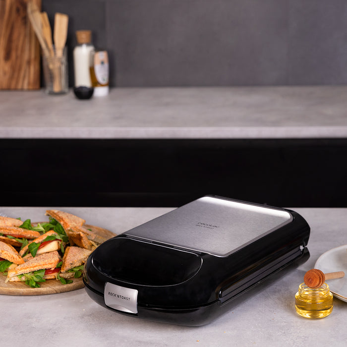 Aparat pentru sandvișuri Cecotec Rock´Ntoast Family 3In1, 1500 W, 4 sandvișuri, 3 plăci interschimbabile, albă