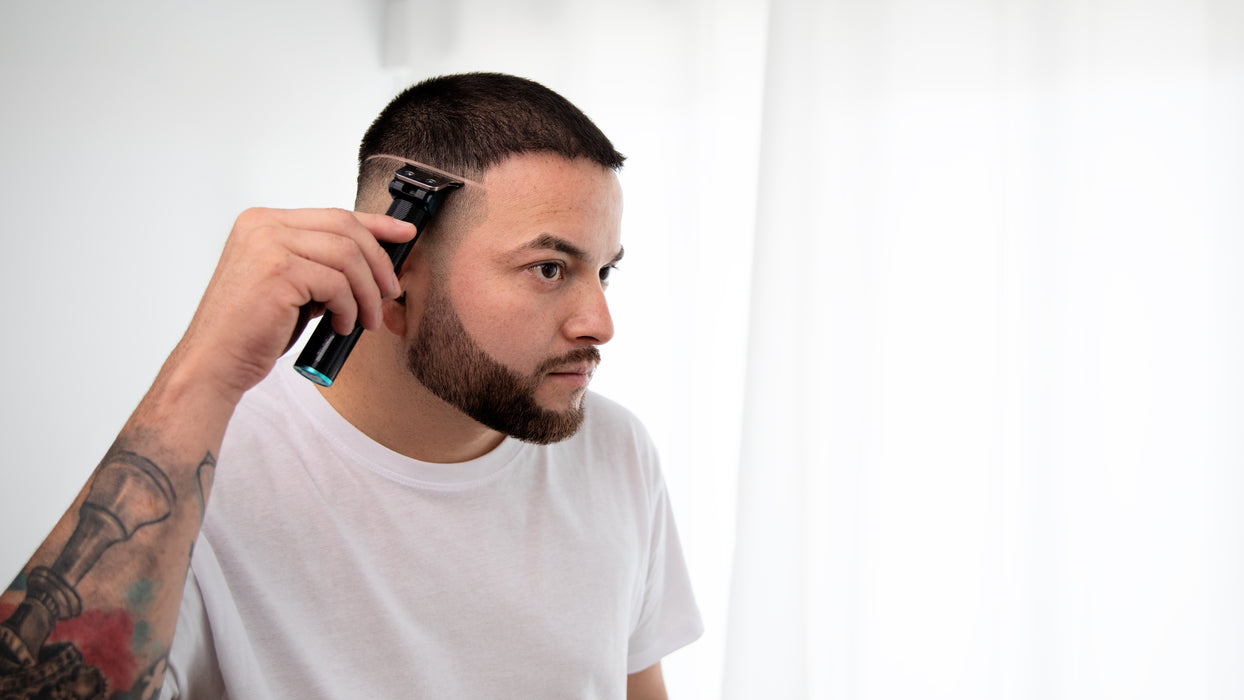Aparat de tuns părul și barba Cecotec PrecisionCare Profiling, autonomie 90 min, 4 piepteni, 4 × 3,1 × 15,3 cm