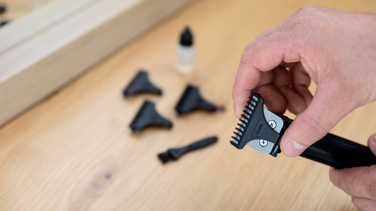 Aparat de tuns părul și barba Cecotec PrecisionCare Profiling, autonomie 90 min, 4 piepteni, 4 × 3,1 × 15,3 cm