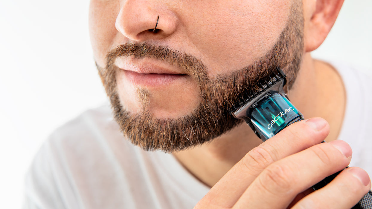 Aparat de tuns părul și barba Cecotec PrecisionCare Profiling, autonomie 90 min, 4 piepteni, 4 × 3,1 × 15,3 cm
