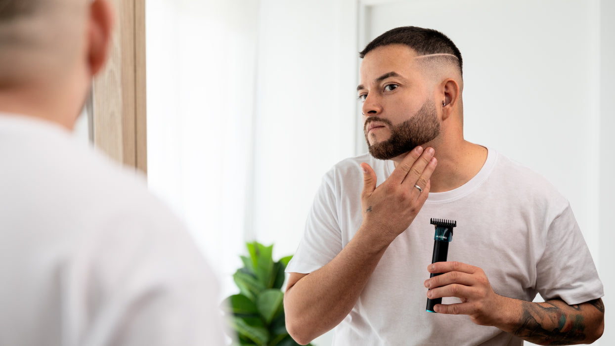 Aparat de tuns părul și barba Cecotec PrecisionCare Profiling, autonomie 90 min, 4 piepteni, 4 × 3,1 × 15,3 cm