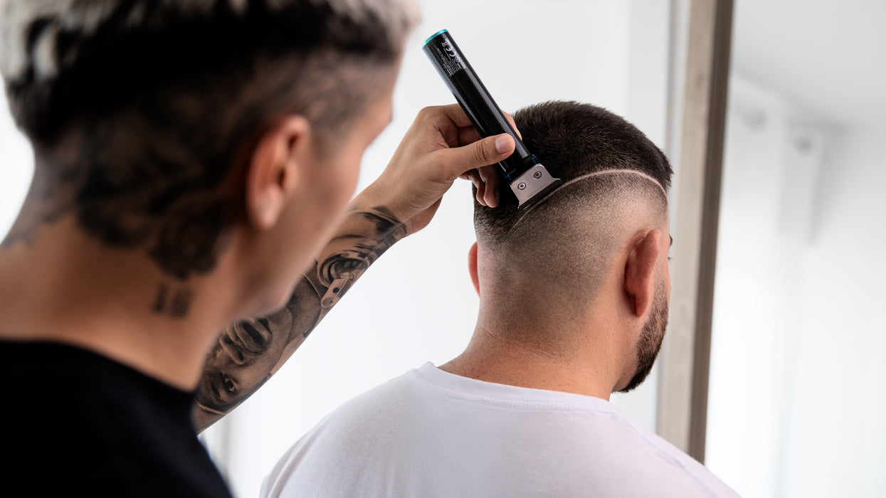 Aparat de tuns părul și barba Cecotec PrecisionCare Profiling, autonomie 90 min, 4 piepteni, 4 × 3,1 × 15,3 cm