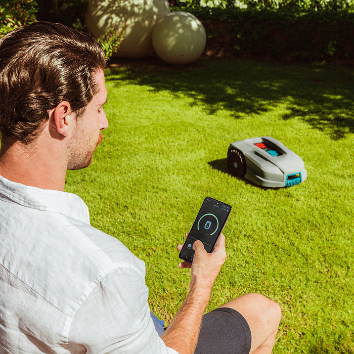 Robot de tuns gazonul Cecotec Conga GrassHopper 800 Connected, 800 m², pantă maximă 35%, baterie 4000 mAh