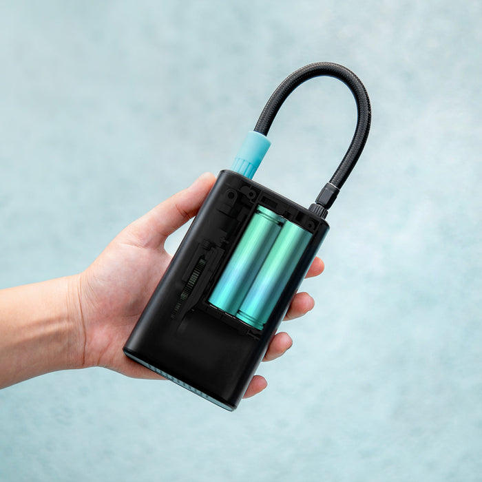 Pompă electrică Cecotec Air Max, presiune maximă 150 psi, baterie 2 × 2000 mAh, 8 × 5 × 13 cm
