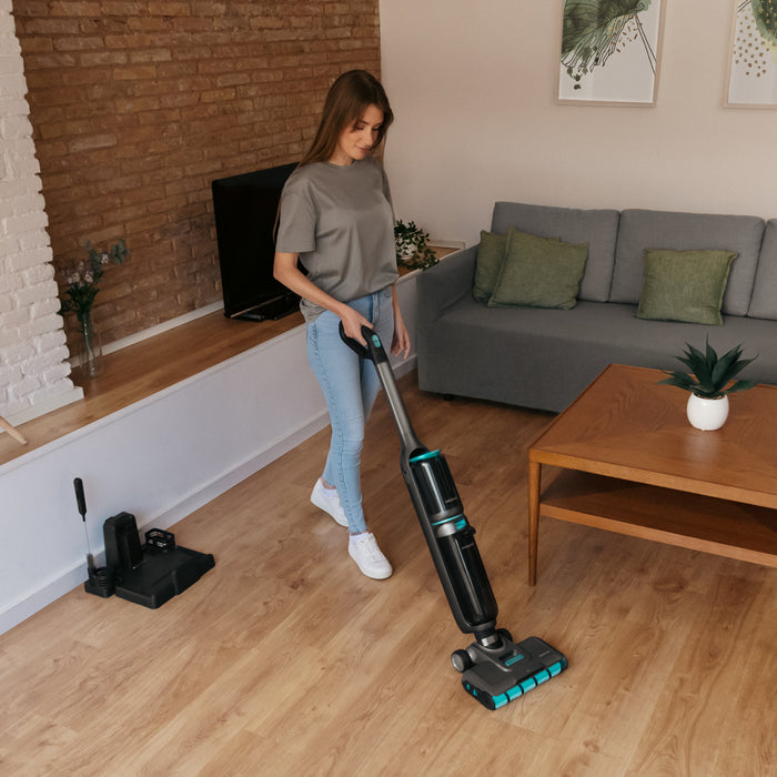 Mopă electrică Cecotec FreeGo Wash&Vacuum Spray, rezervoare de 700/750 ml, autonomie 35 min, 4,11 kg