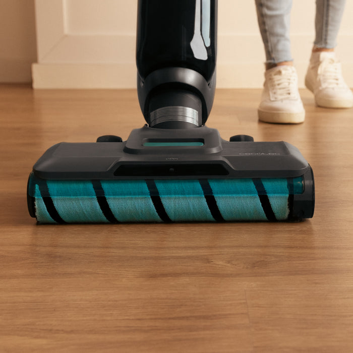 Mopă electrică Cecotec FreeGo Wash&Vacuum Spray, rezervoare de 700/750 ml, autonomie 35 min, 4,11 kg