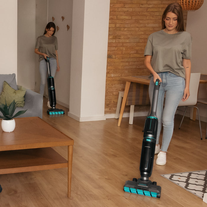 Mopă electrică Cecotec FreeGo Wash&Vacuum Spray, rezervoare de 700/750 ml, autonomie 35 min, 4,11 kg