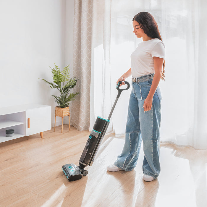 Mop electric Cecotec FreeGo Wash&Vacuum, 200 W, autonomie 35 min, rezervoare 700 ml + 700 ml