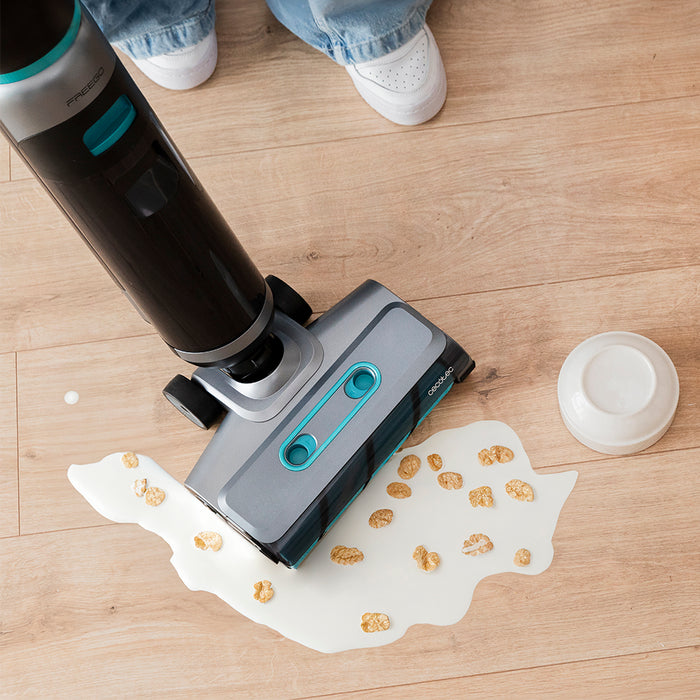Mop electric Cecotec FreeGo Wash&Vacuum, 200 W, autonomie 35 min, rezervoare 700 ml + 700 ml