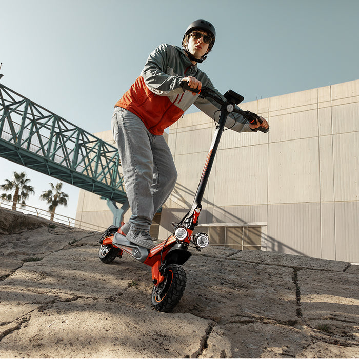 Trotinetă electrică Cecotec Bongo V70 Connected, 1500 W, autonomie până la 70 km, roți de 10 inchi
