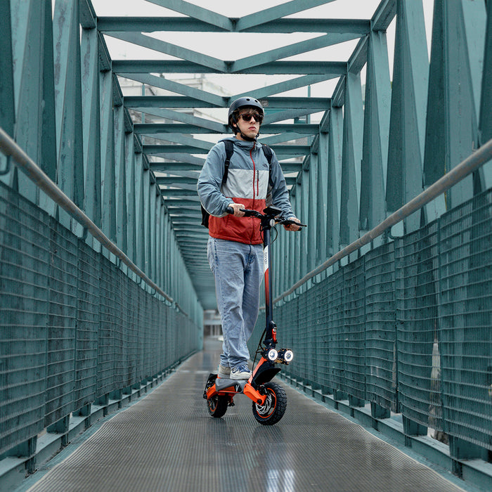 Trotinetă electrică Cecotec Bongo V70 Connected, 1500 W, autonomie până la 70 km, roți de 10 inchi