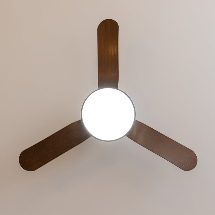 Ventilator de tavan Cecotec EnergySilence Aero 5200 Light DarkWood, 40 W, diametru 109 cm, 6 trepte, LED 22 W