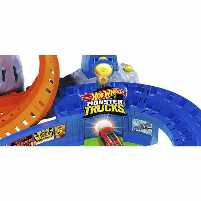 Pistă de Curse Monster Trucks Hot Wheels GYL14 + 4 Ani