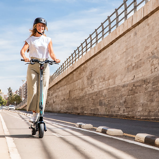 Trotinetă electrică Cecotec Bongo Y45 Connected, 750 W, autonomie 45 km, baterie 36 V, 10 Ah
