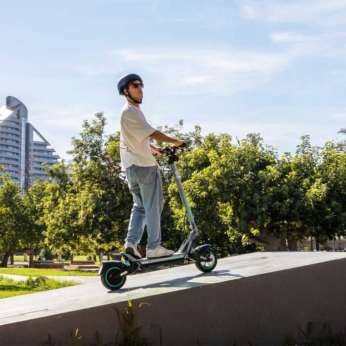 Trotinetă electrică Cecotec Bongo Y45 Connected, 750 W, autonomie 45 km, baterie 36 V, 10 Ah