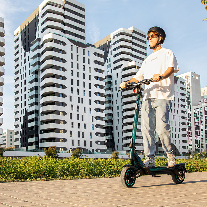 Trotinetă electrică Cecotec Bongo Y65 Connected, 1200 W, autonomie până la 65 km, roți de 10”