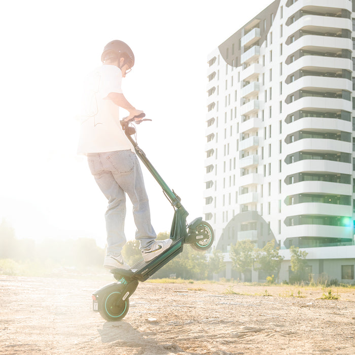Trotinetă electrică Cecotec Bongo Y65 Connected, 1200 W, autonomie până la 65 km, roți de 10”