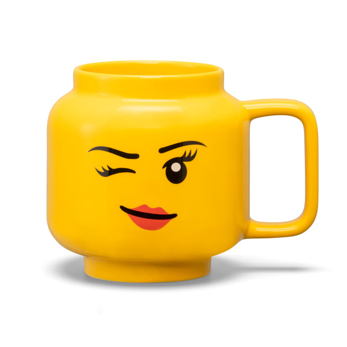 Cană LEGO, cap de minifigurină cu față de fată care clipește, 530 ml