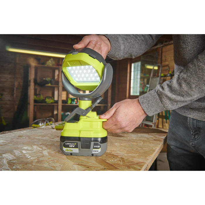 Lanternă LED Ryobi 900 Lm