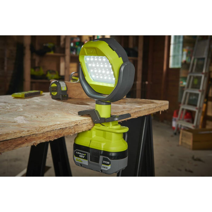 Lanternă LED Ryobi 900 Lm