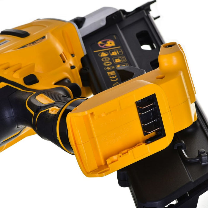 Capsator Dewalt DCN695P2
