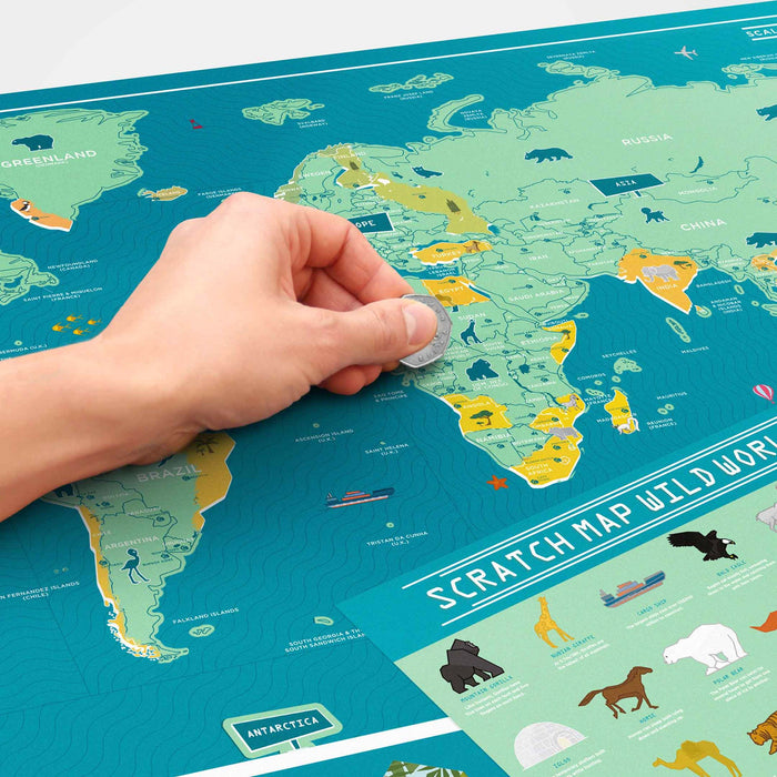 Hartă răzuibilă Luckies Scratch Map Wild World, 82 × 60 cm