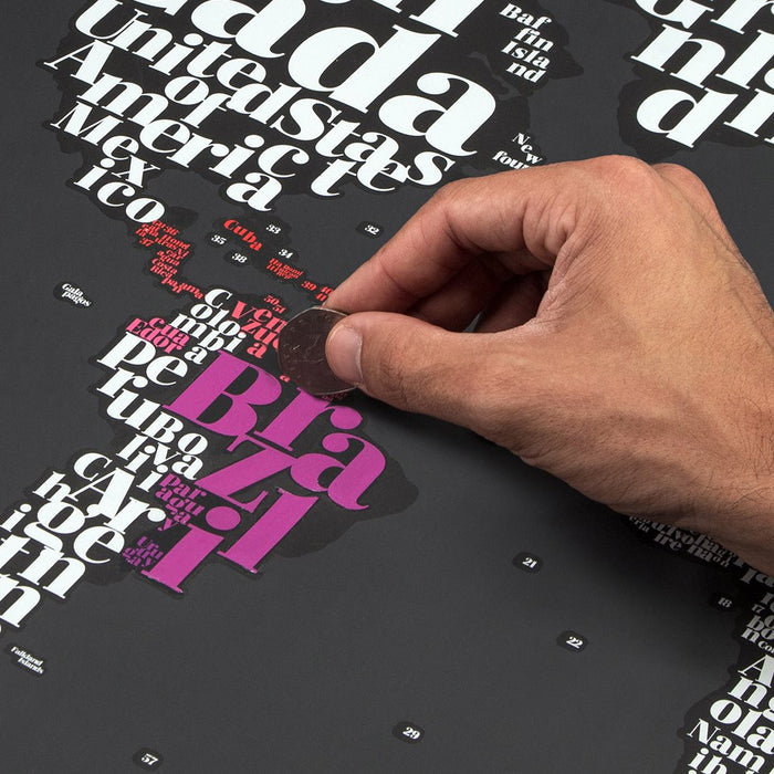 Hartă răzuibilă Luckies, Scratch Map Typogeography, 82,5 × 59,4 cm