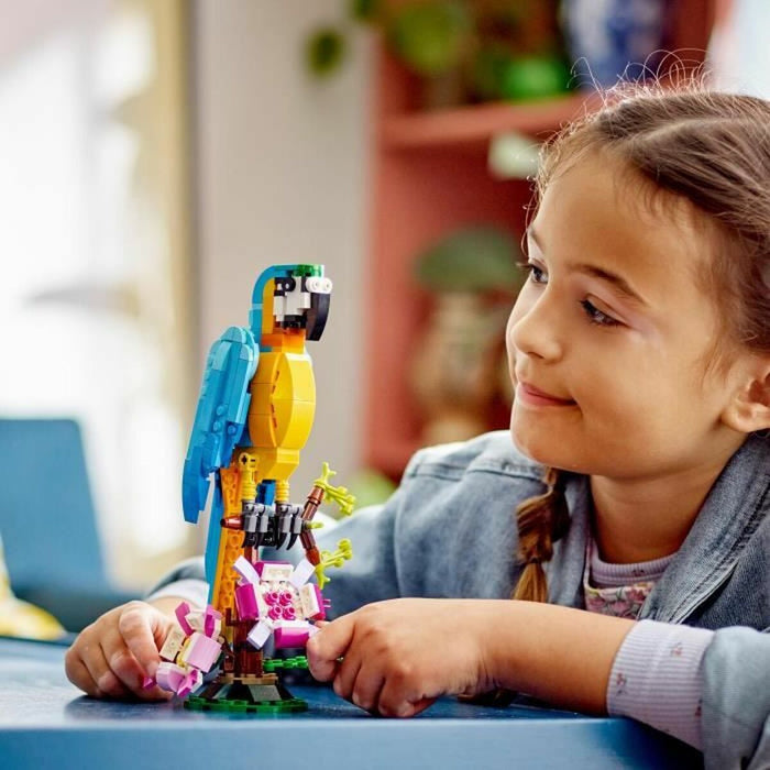 Playset Lego Creator 31136 Exotic parrot with frog and fish 3 în 1 253 Piese