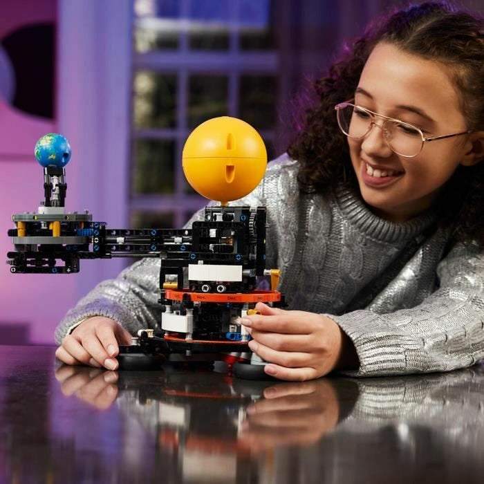 Set de Construcție Lego Technic 42179 Planet Earth and Moon in Orbit