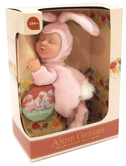 Păpușă Anne Geddes Baby Bunny, pui de iepuraș roz, 23 cm, 18+ luni