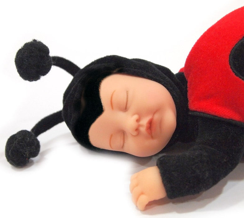 Păpușă Anne Geddes, Baby Ladybug, 23 cm, 18+ luni