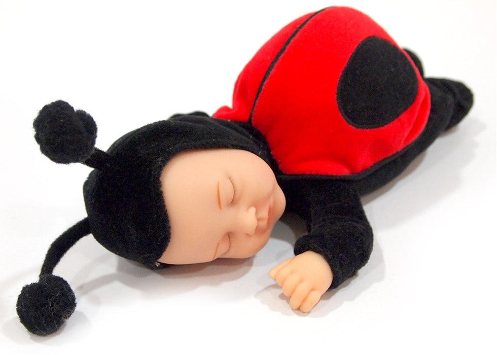 Păpușă Anne Geddes, Baby Ladybug, 23 cm, 18+ luni