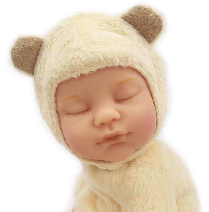 Păpușă Anne Geddes Baby Bear, pui de ursuleț, 23 cm, 18+ luni