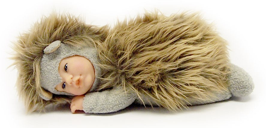 Păpușă Anne Geddes, Pui de arici, 23 cm, 18+ luni