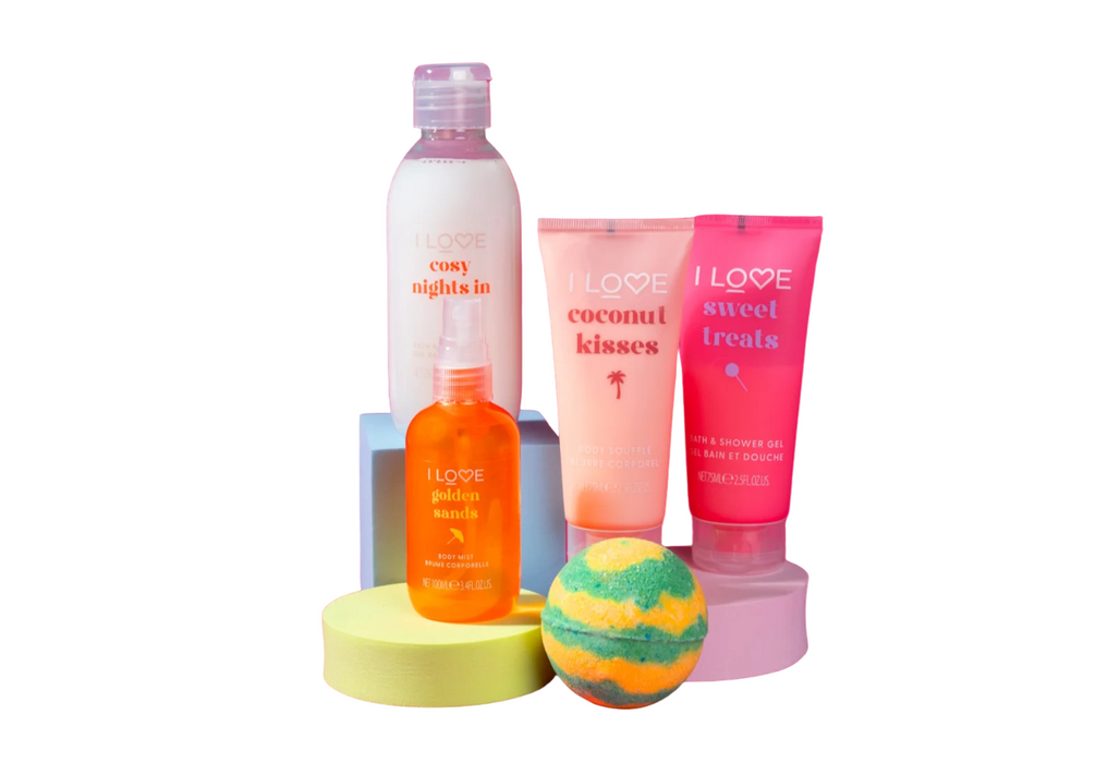 Set de îngrijire corporală I Love All Of You, 5 piese: loțiune 75 ml + bombă de baie 120 g + spray 100 ml + geluri de duș 2 x 75 ml