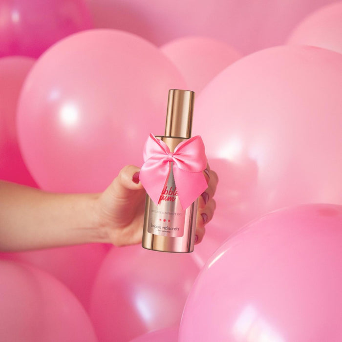 Gel de masaj 2 în 1, Bijoux Indiscrets Bubblegum, aromă de gumă de mestecat cu căpșuni
