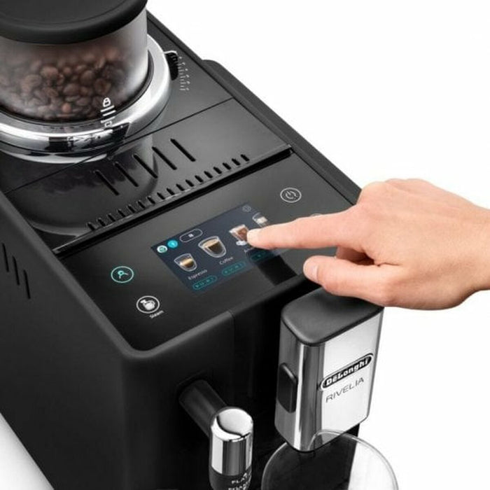 Aparat de cafea superautomat DeLonghi Negru
