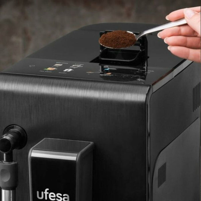 Aparat de cafea superautomat UFESA Negru