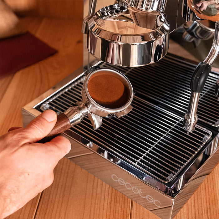 Espressor barista Cecotec Baristeo Classic, 2700 W, rezervor 2,5 l, presiune 15 bar
