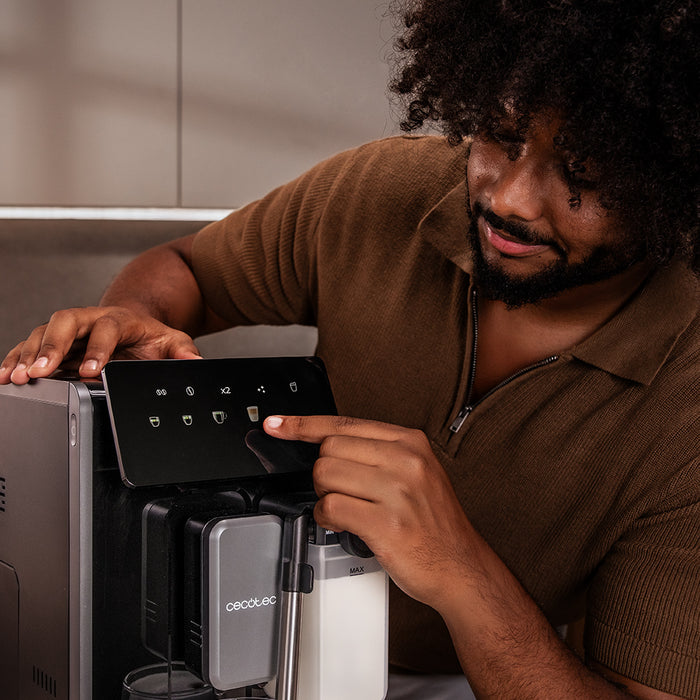 Cafetieră superautomată Cecotec Cremmaet Lungo Latte, 19 bari, rezervor de apă 2 l, neagră