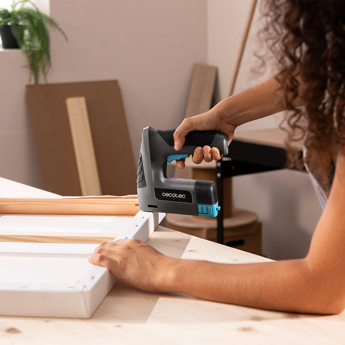 Capsator electric fără fir Cecotec FastTacker 4000, 4 V, 1500 mAh, 9000 capse și cuie