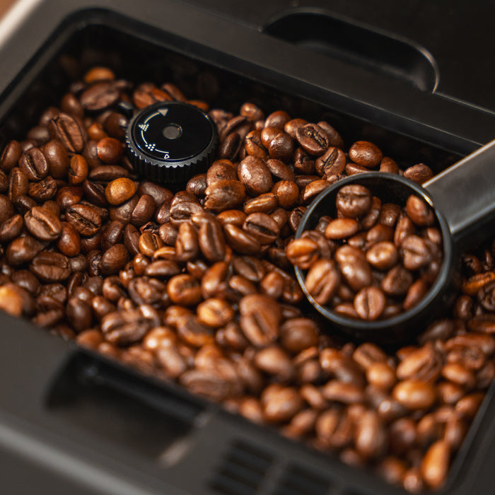Espressor automat Cecotec Cremmaet Latte, 19 bar, rezervor apă 1,1 l, negru