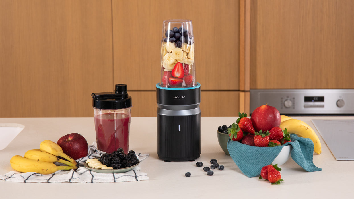 Blender personal Cecotec PowerTitanium 1000 Push2Go, 1000 W, recipiente de 550 și 700 ml, 6 lame, negru