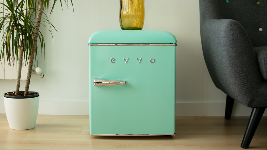 Frigider mini Cecotec Evvo F25 Retro Negro, 90 l, 38 dB, 44,7 × 53,4 × 90 cm, negru